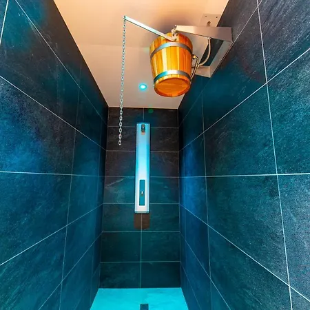 Szálloda L'escale - Piscine & Escalles