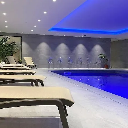 Szálloda L'escale - Piscine & Escalles