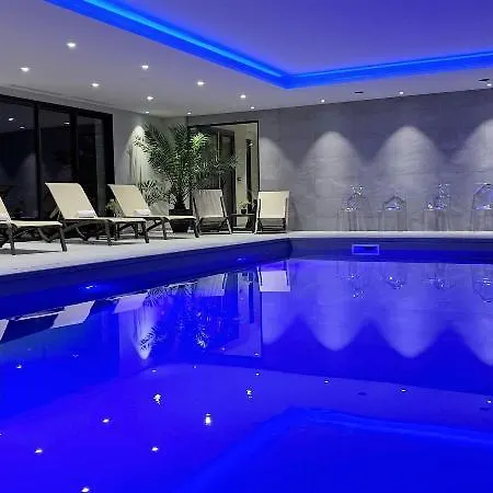 L'escale - Piscine & Hotel