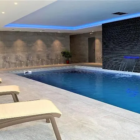 L'escale - Piscine & 호텔 3*