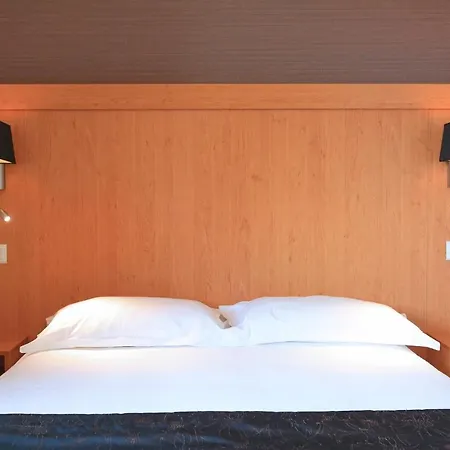 L'escale - Piscine & Hotel